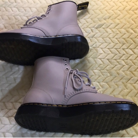 Dr Martens Tan Leather combat Boots - Picture 2 of 9